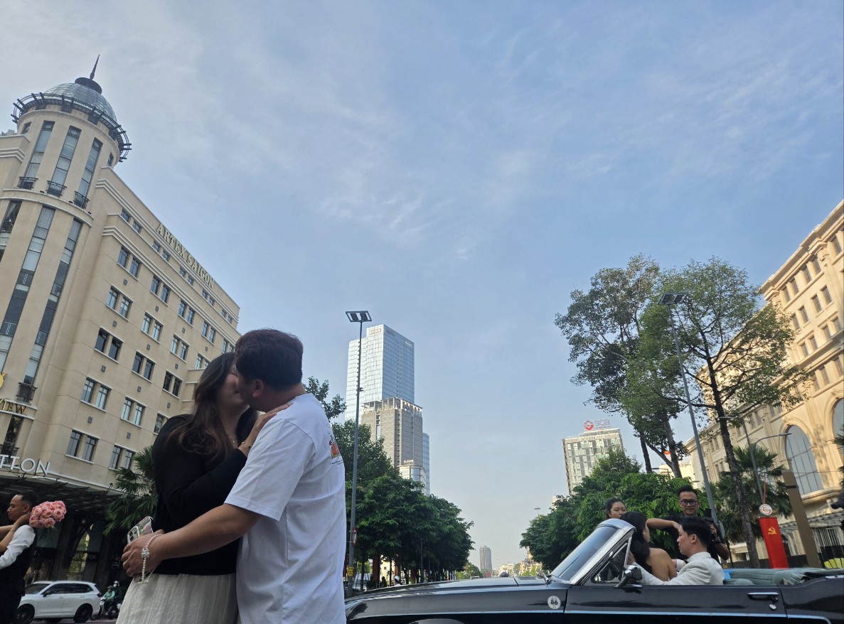 호치민  3월의 뜨거운 커플(1)